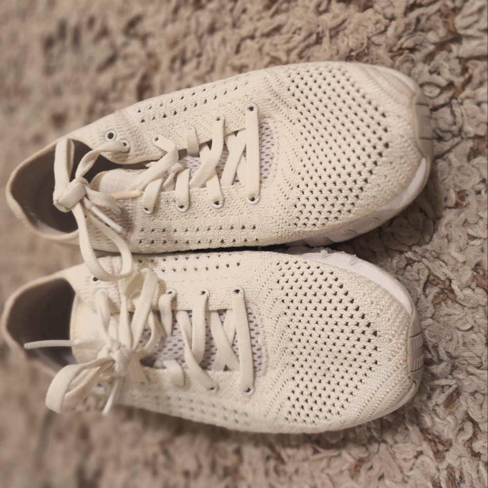 White under armor shoes